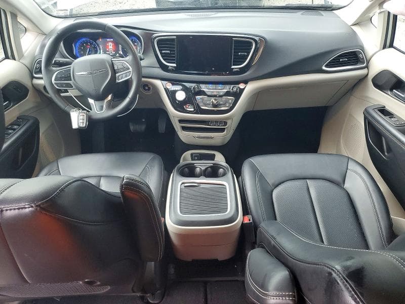 2024 CHRYSLER PACIFICA TOURING L 8