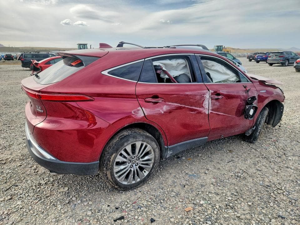 2021 TOYOTA VENZA XLE 3