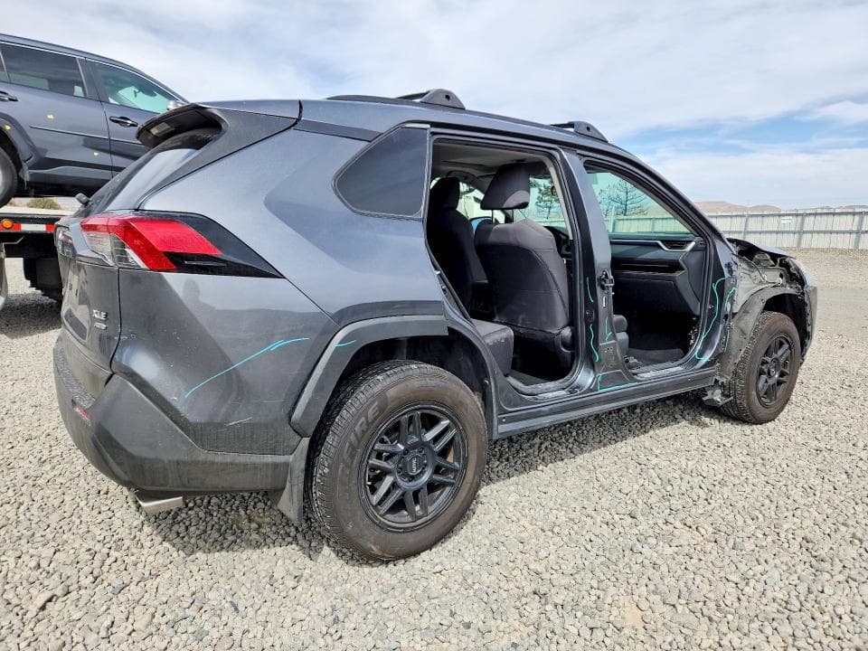 2019 TOYOTA RAV4 XLE 3