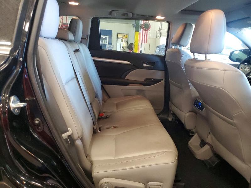 2017 TOYOTA HIGHLANDER XLE 11