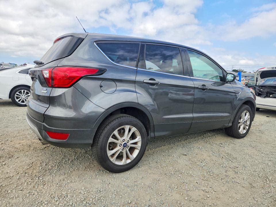 2019 FORD ESCAPE SE 3