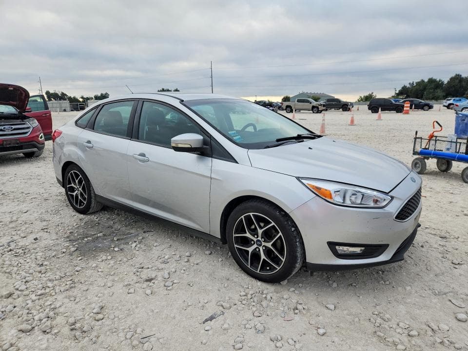 2017 FORD FOCUS SEL 4