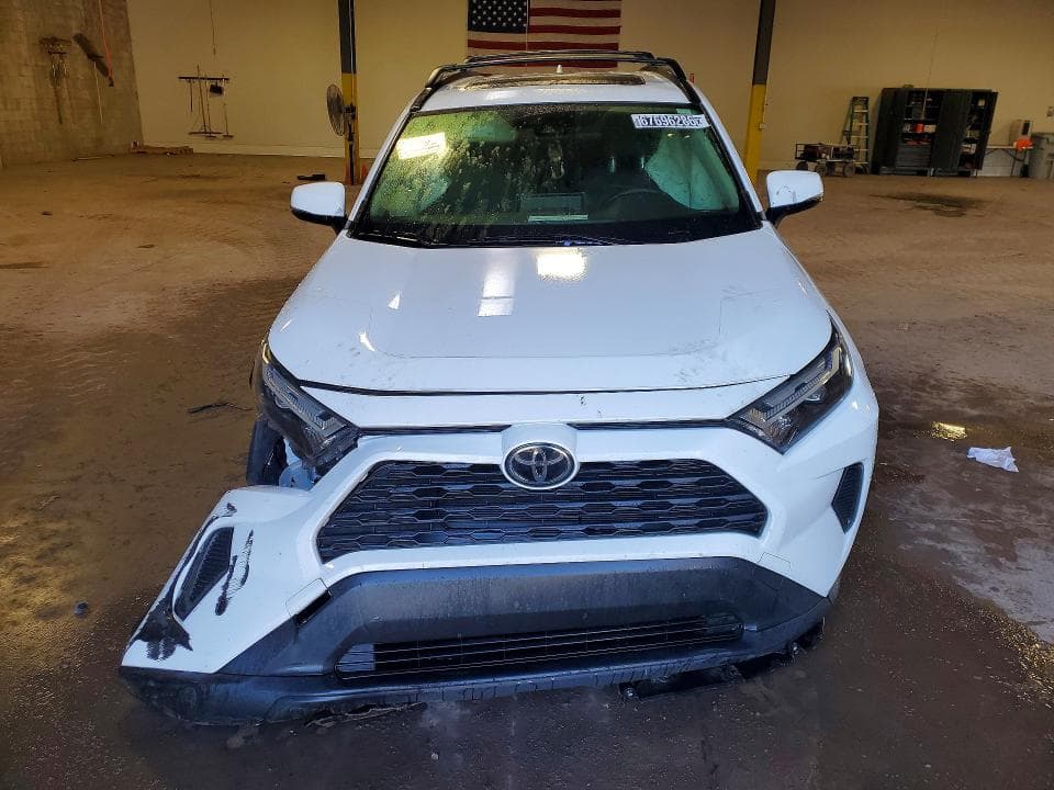 2023 TOYOTA RAV4 XLE 5