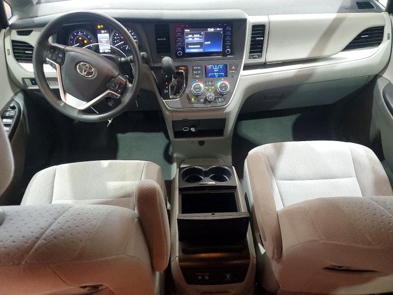 2020 TOYOTA SIENNA LE 8