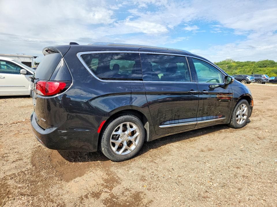 2018 CHRYSLER PACIFICA LIMITED 3
