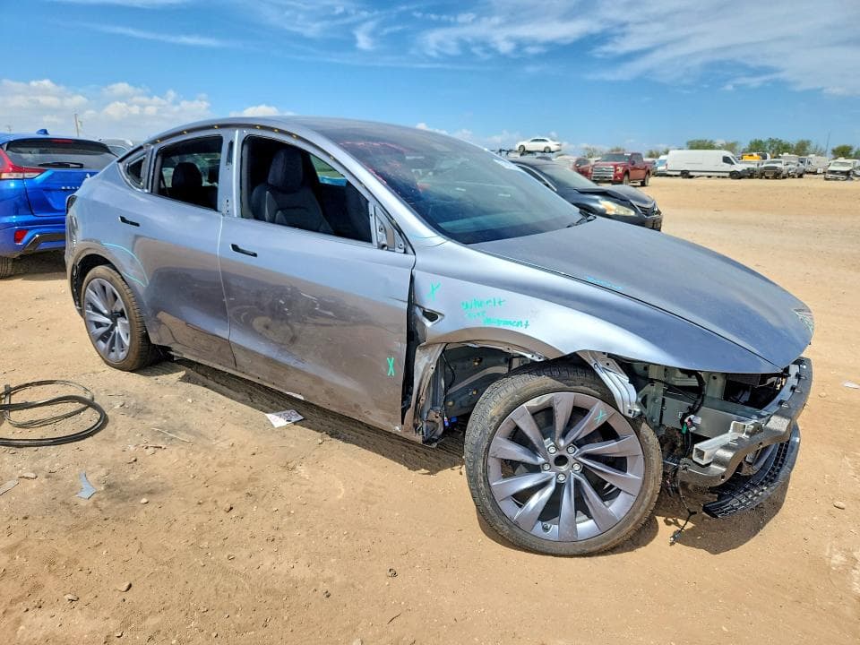 2026 TESLA MODEL Y 4