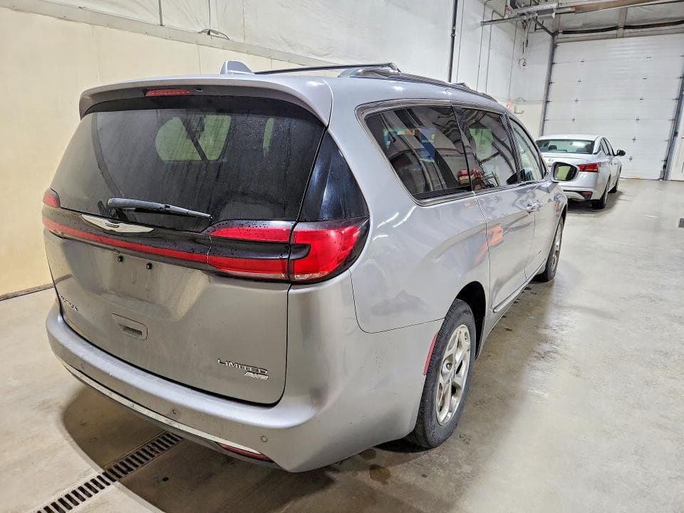 2021 CHRYSLER PACIFICA LIMITED 3