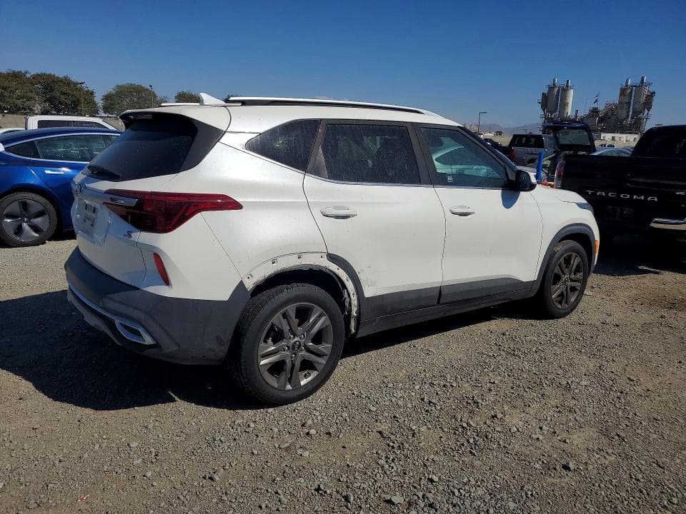 2021 KIA SELTOS S 3