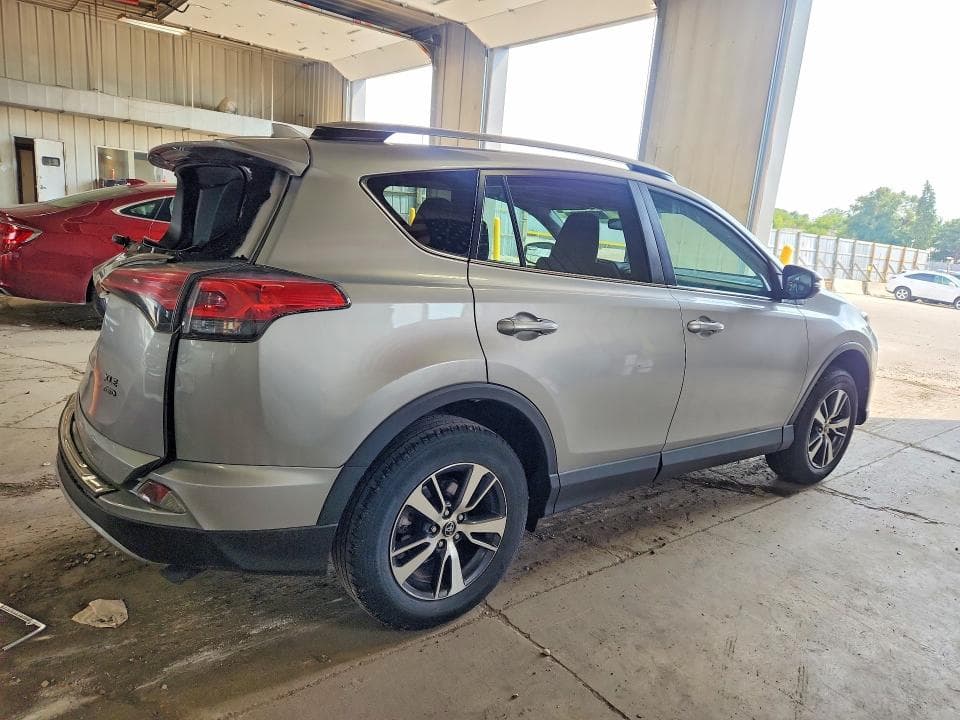 2018 TOYOTA RAV4 XLE 3
