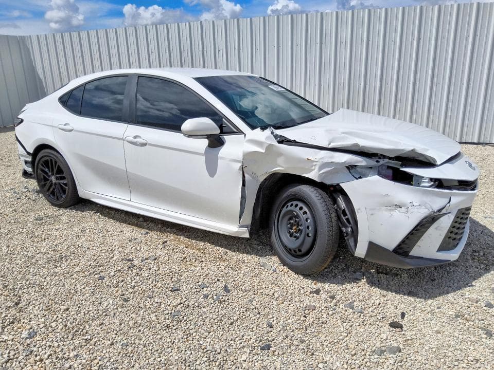 2026 TOYOTA CAMRY SE 4