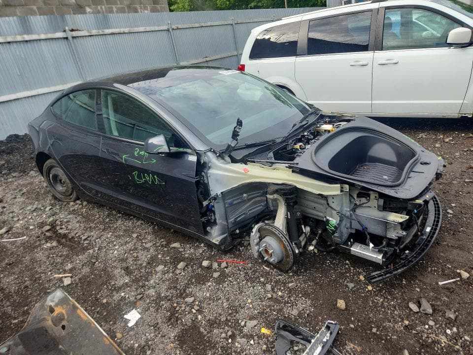 2025 TESLA MODEL 3 4