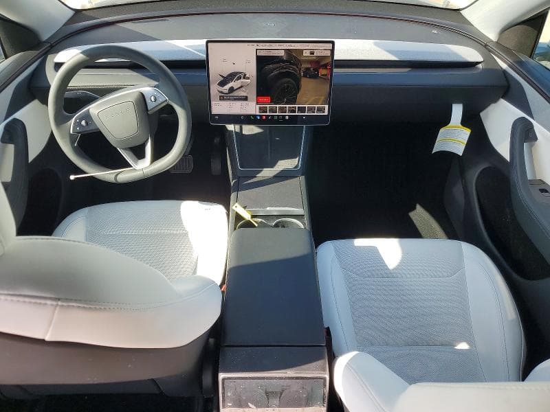 2026 TESLA MODEL Y 8
