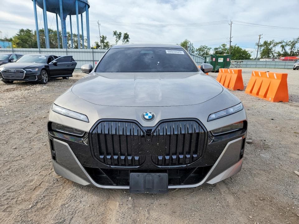 2023 BMW 760 XI 5