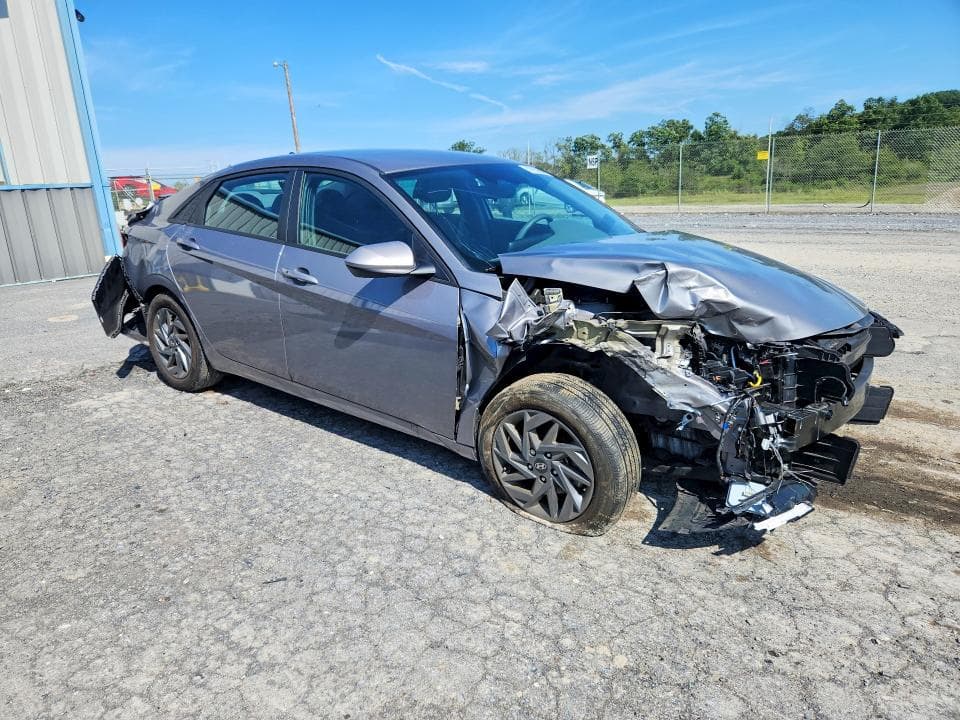 2024 HYUNDAI ELANTRA SEL 4