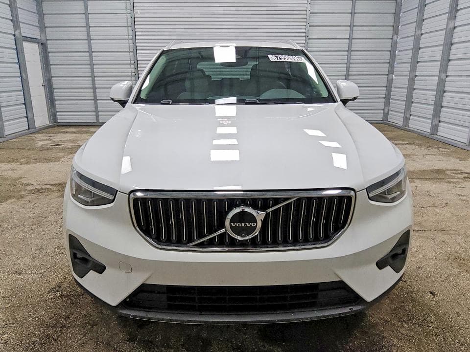 2025 VOLVO XC40 PLUS 5