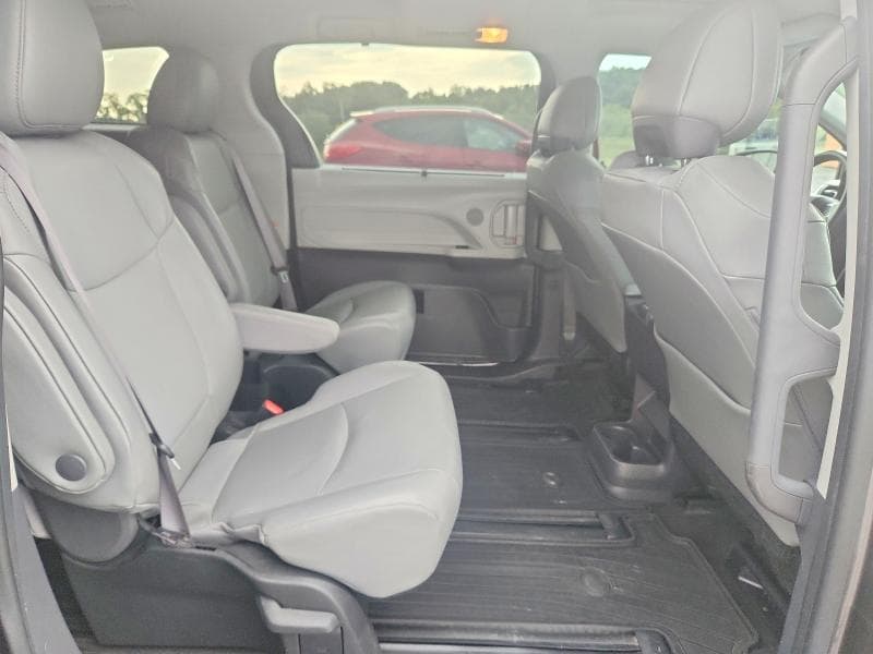 2024 TOYOTA SIENNA XLE 11