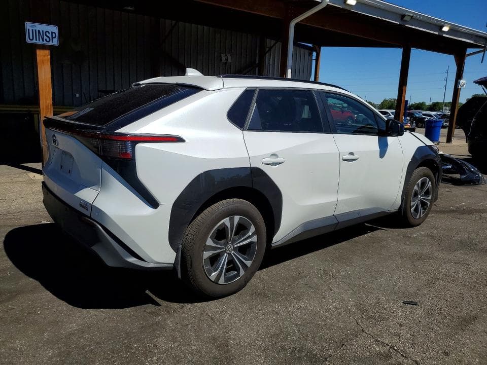 2025 TOYOTA BZ4X XLE 3