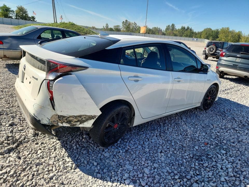 2017 TOYOTA PRIUS THREE 3