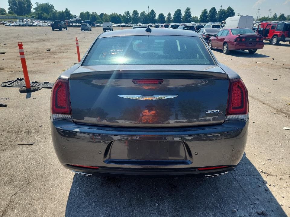 2018 CHRYSLER 300 S 6