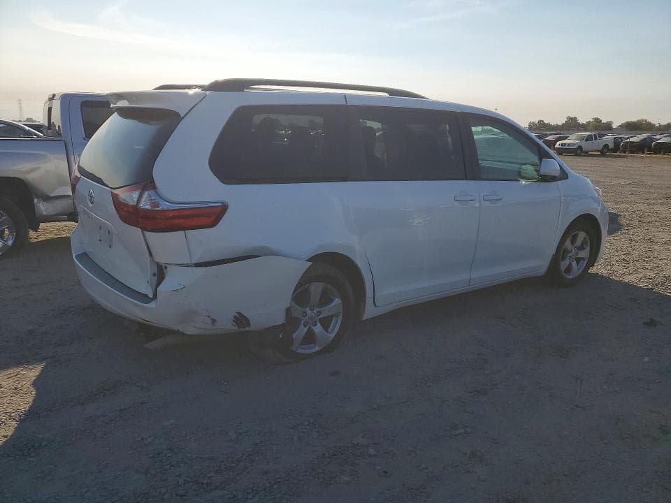 2017 TOYOTA SIENNA LE 3