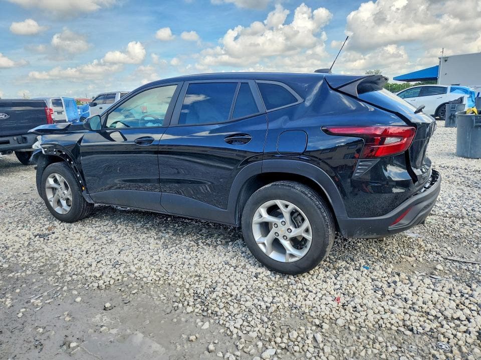 2024 CHEVROLET TRAX LS 2