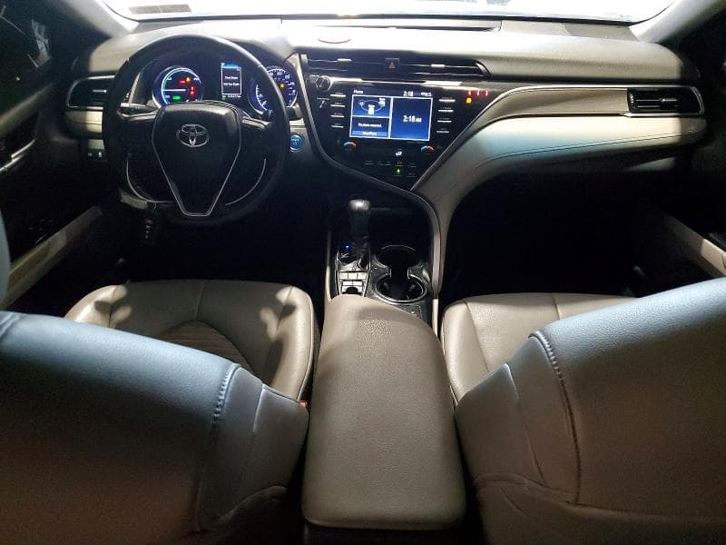 2018 TOYOTA CAMRY HYBRID SE 8
