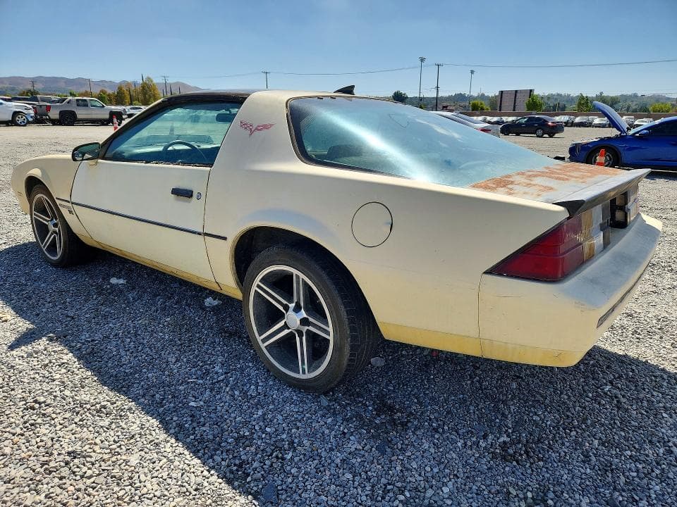 1985 CHEVROLET CAMARO 2