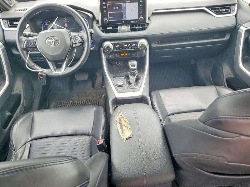 2019 TOYOTA RAV4 XSE 8