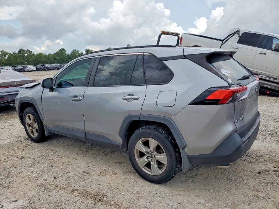 2020 TOYOTA RAV4 XLE 2