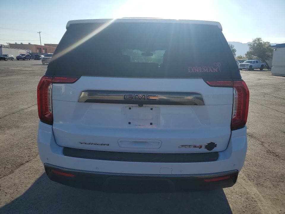 2021 GMC YUKON AT4 6