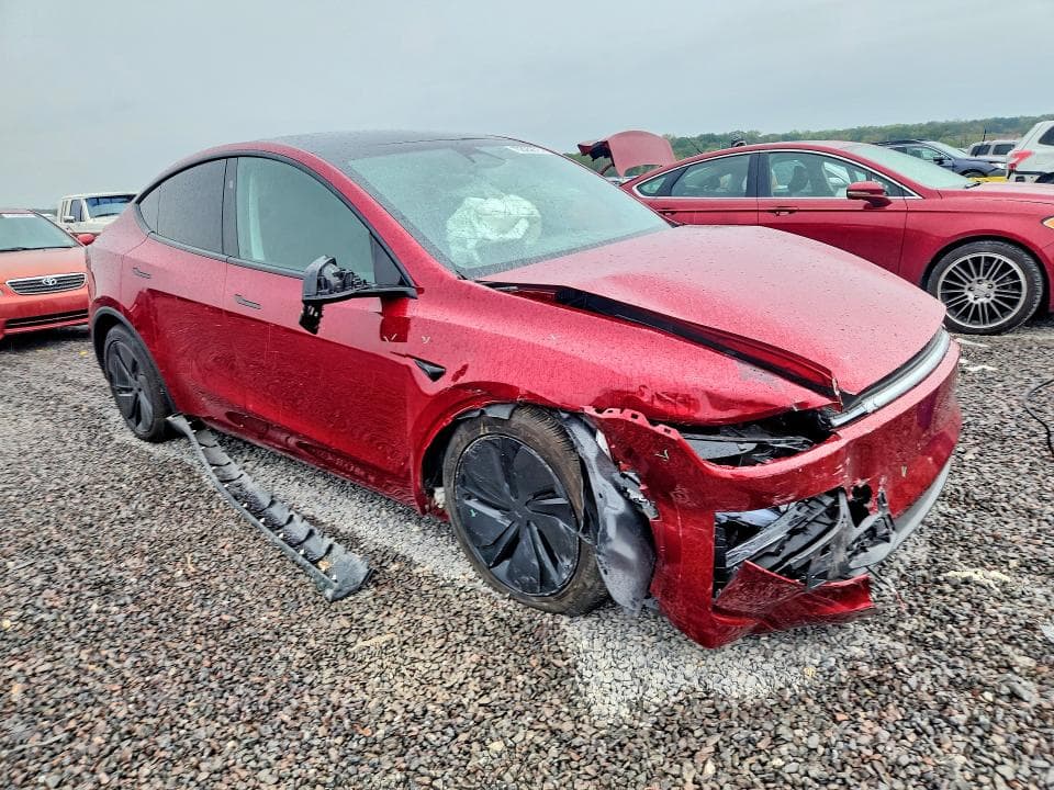 2026 TESLA MODEL Y 4