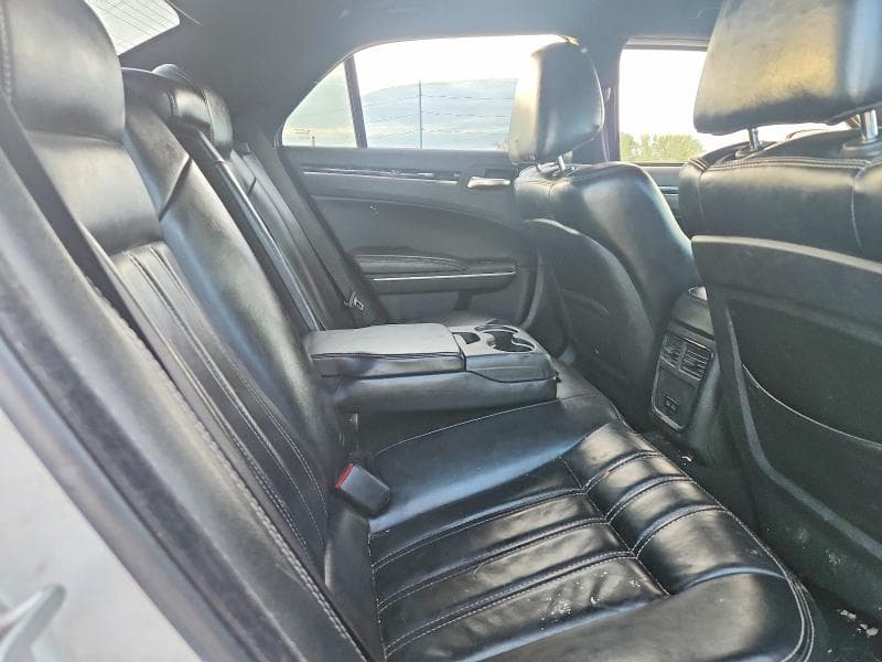 2019 CHRYSLER 300 S 10
