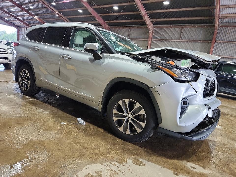 2020 TOYOTA HIGHLANDER XLE 4