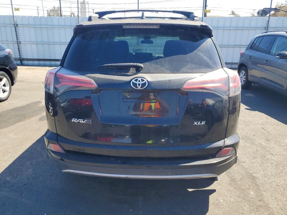 2018 TOYOTA RAV4 XLE 6