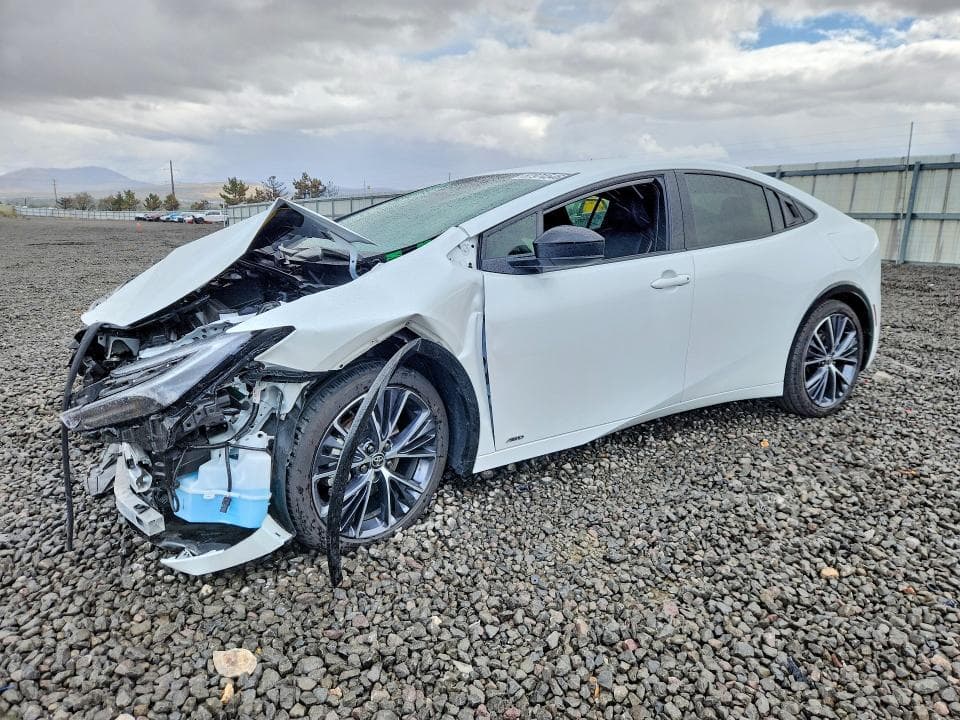 2024 TOYOTA PRIUS XLE