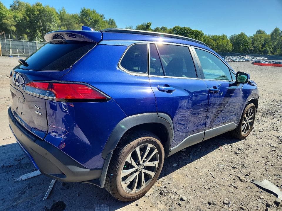 2022 TOYOTA COROLLA CROSS XLE 3