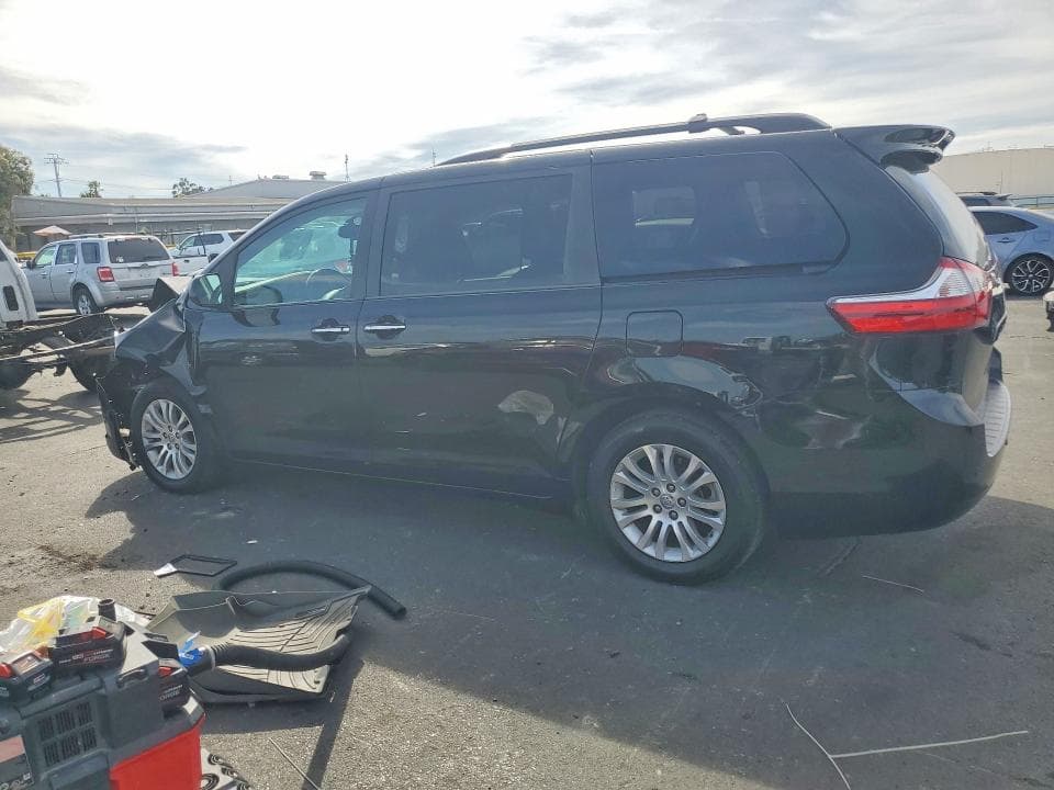 2017 TOYOTA SIENNA XLE PREMIUM 8-PASSENGER 2