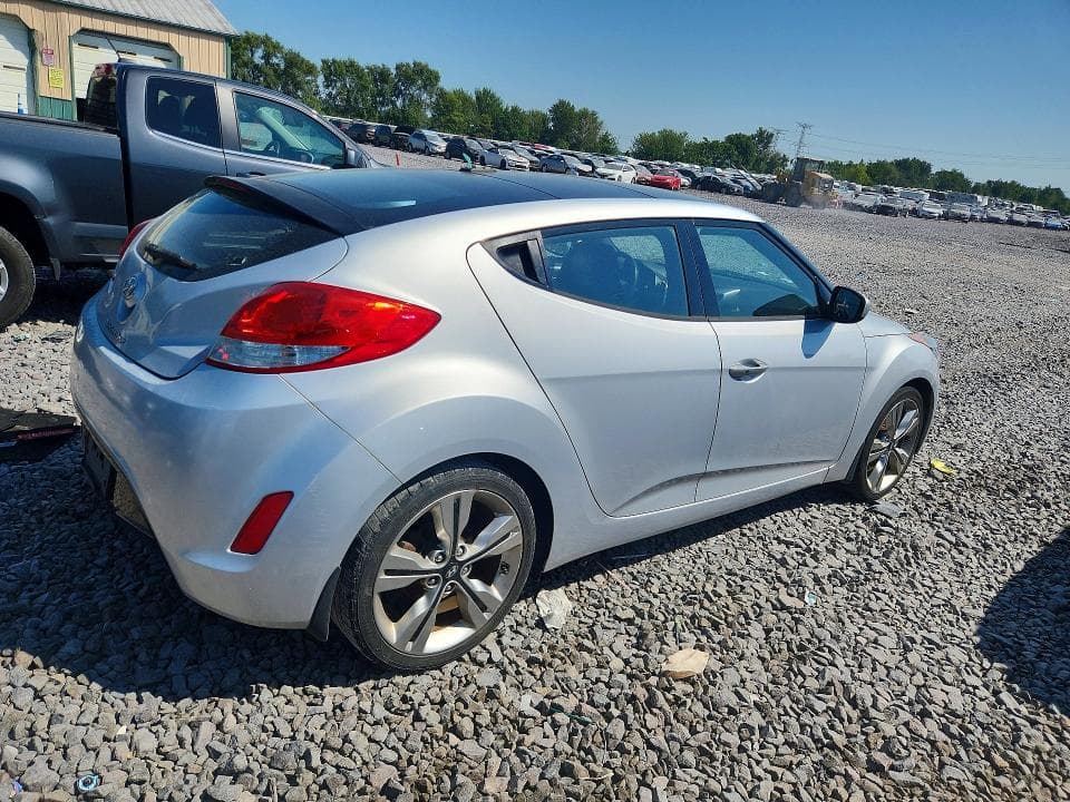 2017 HYUNDAI VELOSTER VALUE EDITION 3