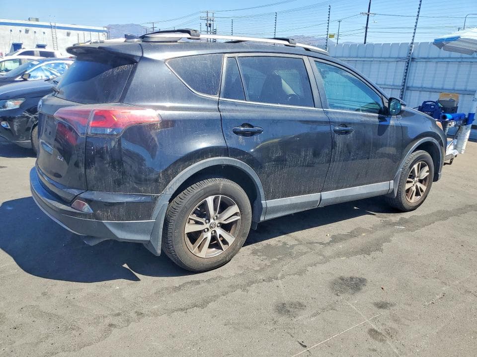 2018 TOYOTA RAV4 XLE 3