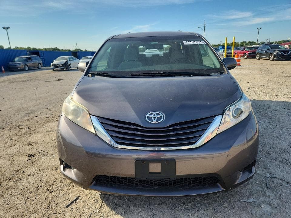 2017 TOYOTA SIENNA 5