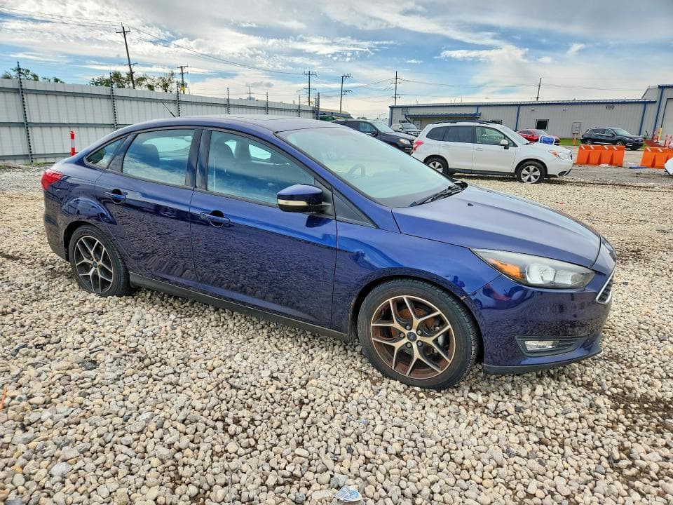 2017 FORD FOCUS SEL 4