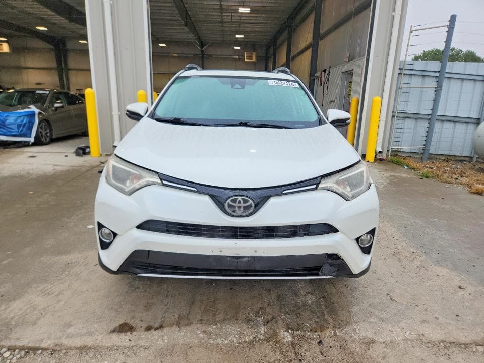 2017 TOYOTA RAV4 XLE 5