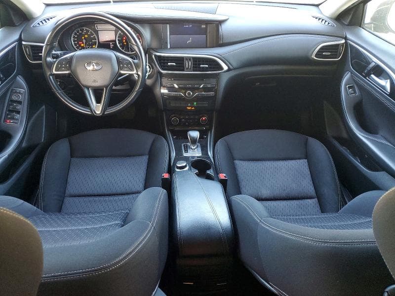 2018 INFINITI QX30 BASE 8