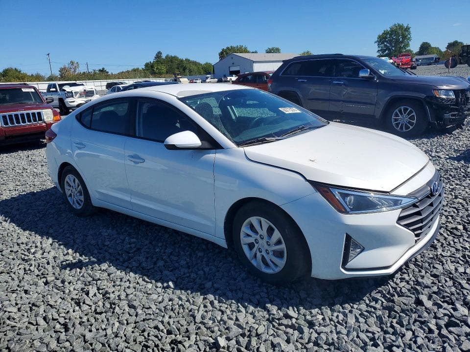 2019 HYUNDAI ELANTRA SE 4