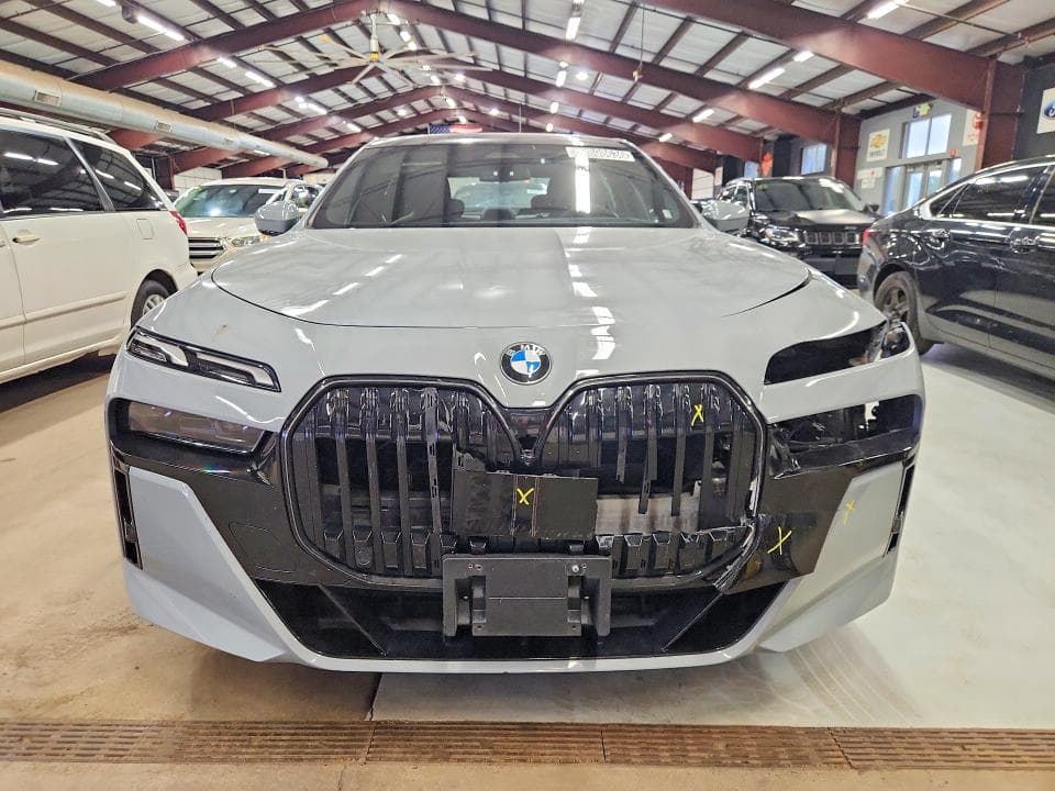 2026 BMW 740 XI 5