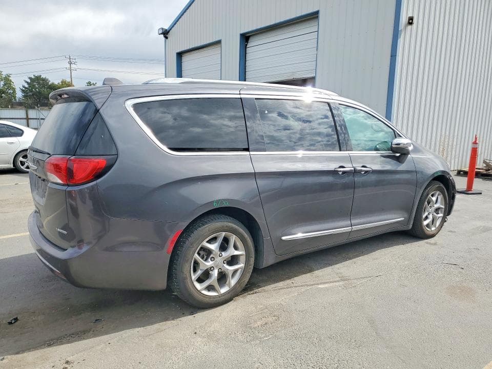 2017 CHRYSLER PACIFICA LIMITED 3