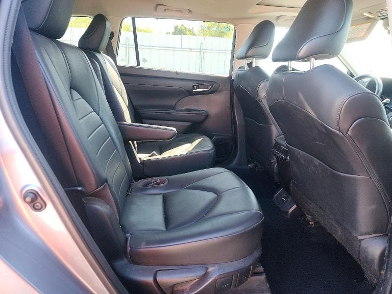 2020 TOYOTA HIGHLANDER XLE 11
