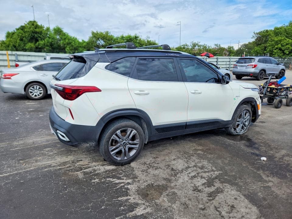 2022 KIA SELTOS S 3