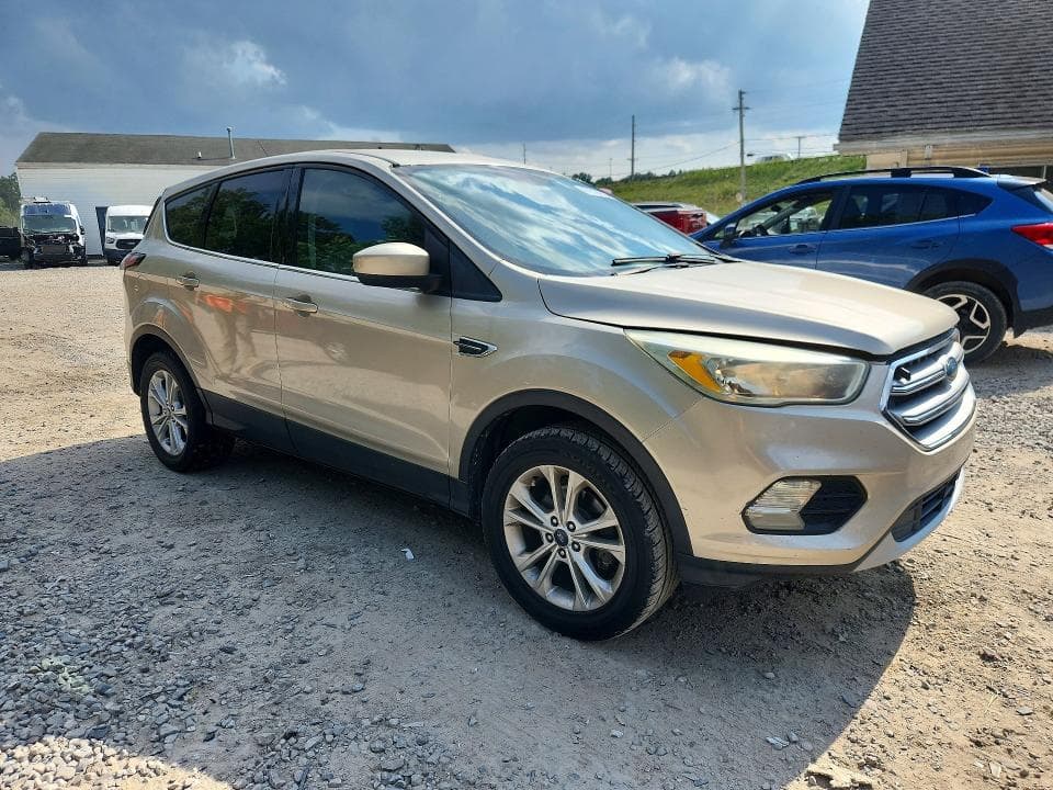 2017 FORD ESCAPE SE 4