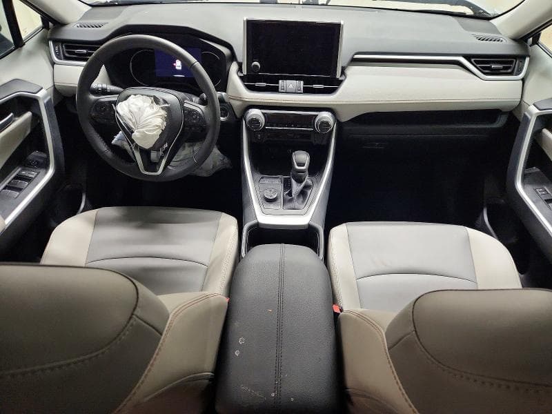 2024 TOYOTA RAV4 XLE PREMIUM 8